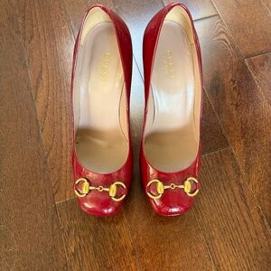 Gucci patent leather platform pumps-Excellent condition